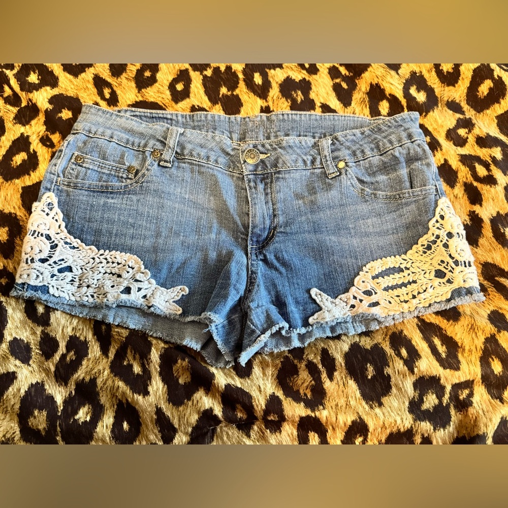Celebrity Pink Shorts Junior Size 13 Denim Stretch Raw Hem!